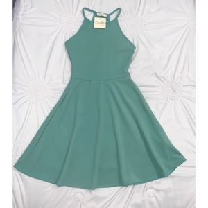 👗 (Make an Offer!) • NWT Stretchy Mint High-Neck Cocktail Dress